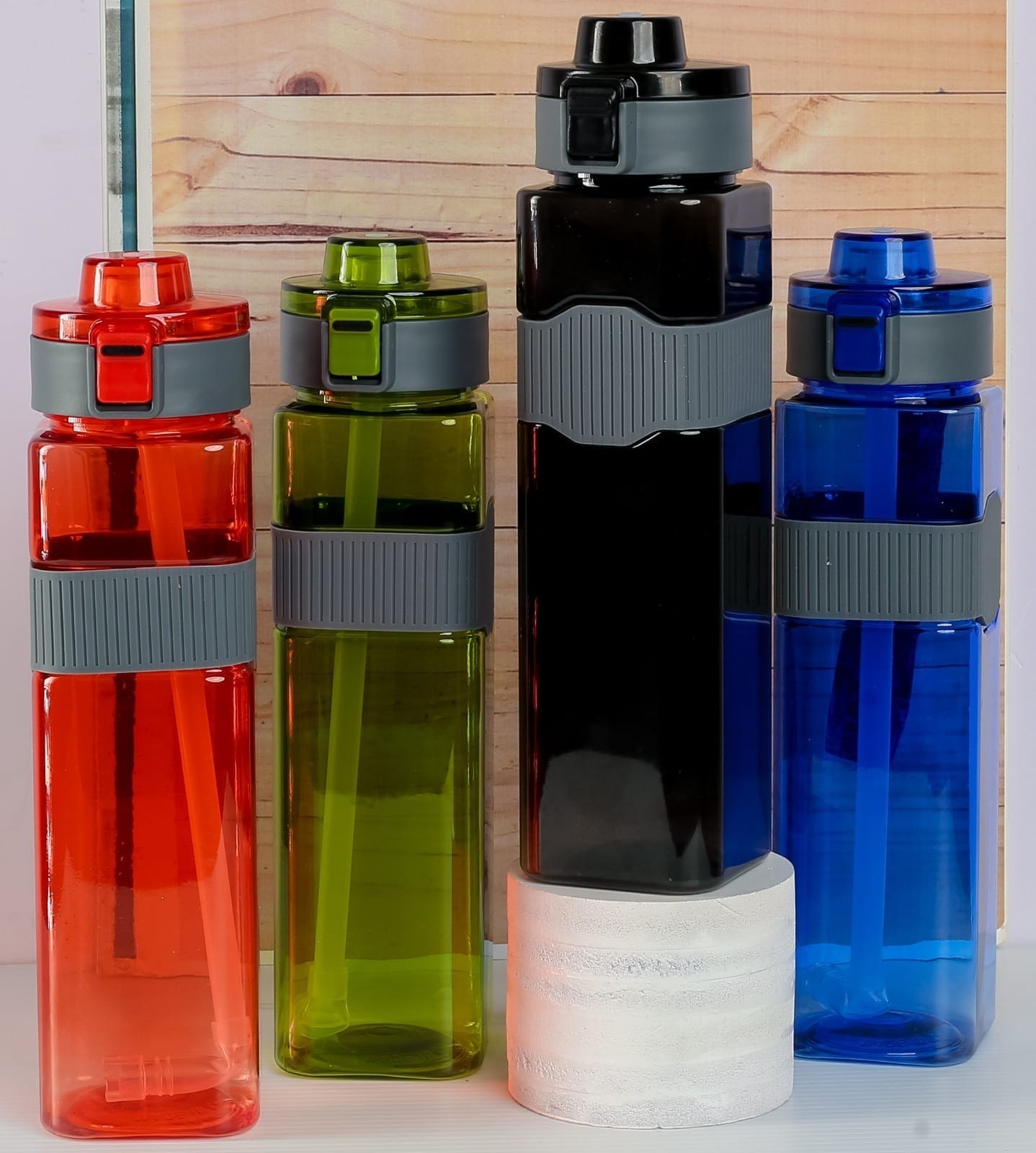 Digital Click's 900ml Tritan Plastic Water Bottle